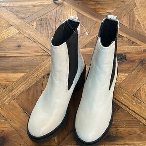 Enjoiya leather white / black stretch boots size EUR 37 or 6 US
